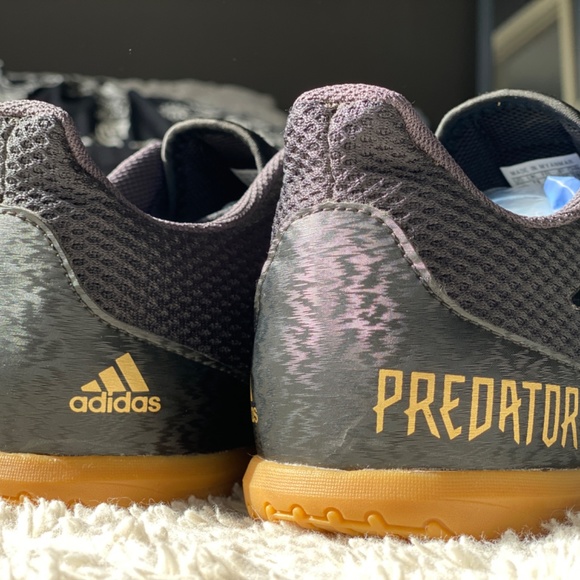 Mens size 11.5 Adidas indoor soccer shoes - Picture 4 of 5